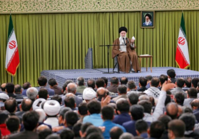 جمعی از معلمان کشور با رهبر معظم انقلاب دیدار می‌کنند