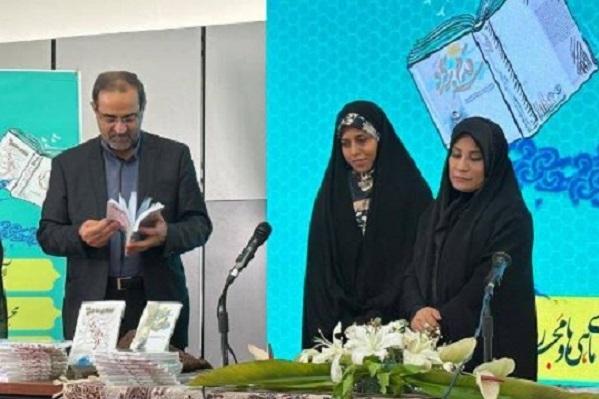 «سه قدم برگرد» و «تقلای ماهیها» رونمایی شدند «سه قدم برگرد» و «تقلای ماهیها» رونمایی شدند