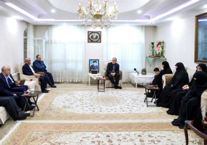 دیدار رئیس جمهور با خانواده شهدای خدمت