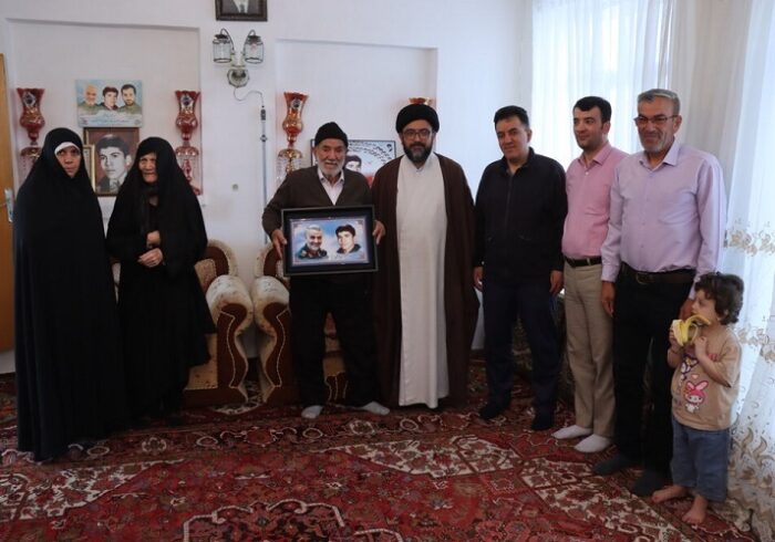 دیدار شهردار تبریز با خانواده شهیدان «سقا» و «زارع»