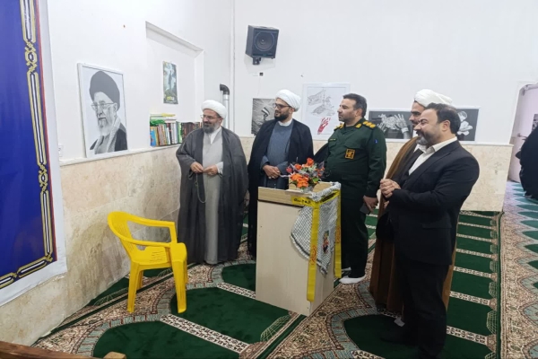 نمایشگاه هنرهای تجسمی «مقاومت و پایداری» در پلدختر افتتاح شد