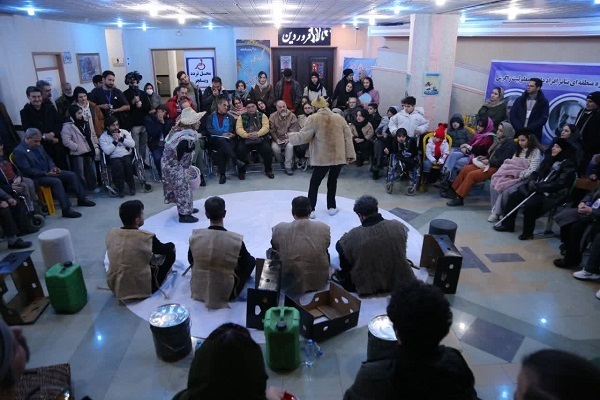 دومین روز جشنواره تئاتر افراد دارای معلولیت زاگرس؛ اجرای ۶ نمایش در سنندج