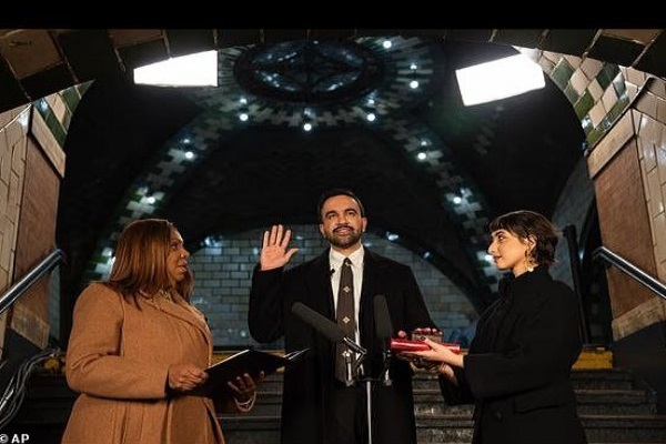 آغاز به کار شهردار جدید نیویورک با سوگند به قرآن آغاز به کار شهردار جدید نیویورک با سوگند به قرآن