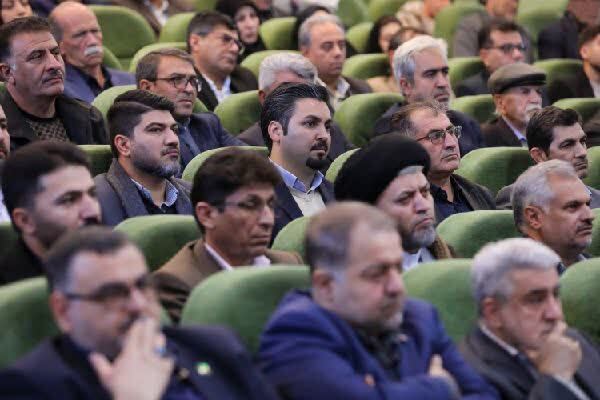 نشست فعالان سیاسی و اجتماعی چهارمحال‌و‌بختیاری با حضور رئیس‌جمهور برگزار شد