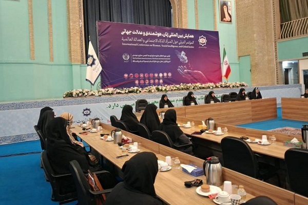 زنان در بازتعریف مفاهیم صلح عادلانه و عدالت جهانی نقشی بنیادین دارند زنان در بازتعریف مفاهیم صلح عادلانه و عدالت جهانی نقشی بنیادین دارند