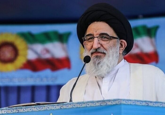 مطالبه‌گری حق مردم است اما نباید دشمن را خوشحال کند