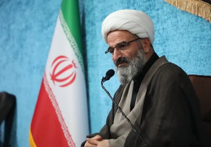 دولت به رفع مشکلات معیشتی جامعه توجه داشته باشد