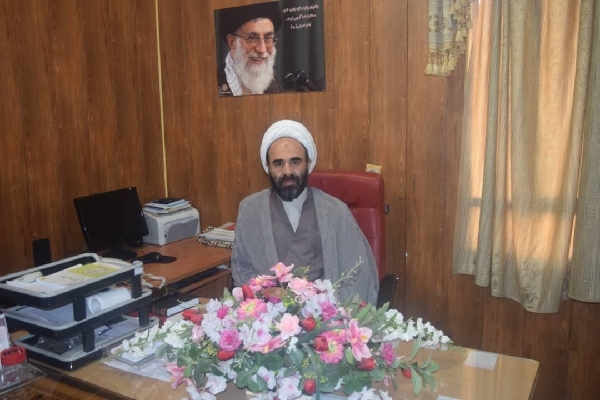 پدر حلقه اتصال خانواده با جامعه است پدر حلقه اتصال خانواده با جامعه است