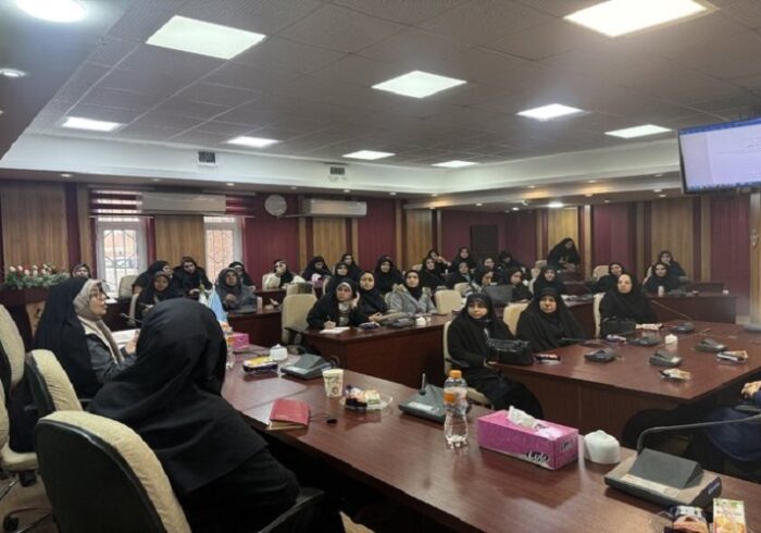 بانوان محور تربیت نسل‌های آینده‌ هستند