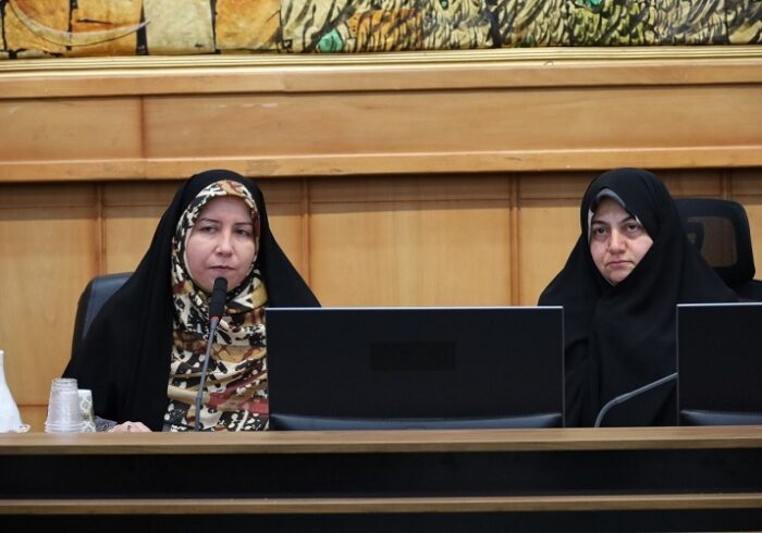 تمرکز بر روی مسائل دختران نوجوان با محوریت آموزش و پرورش در فارس