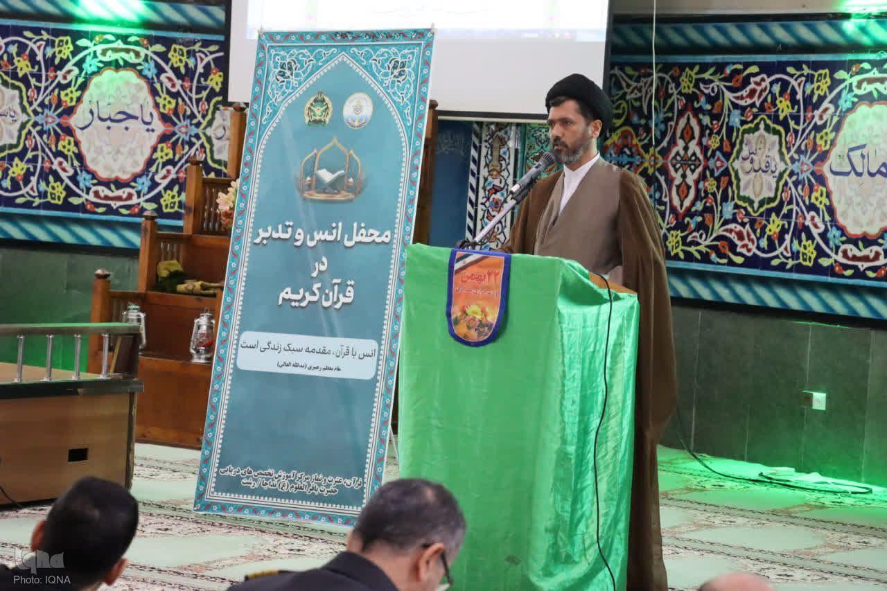 ملت ایران با هویت قرآنی و اتحاد در برابر توطئه‌ها ایستادگی می‌کند