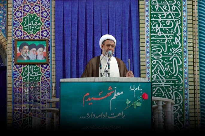 ایستادگی ملت ایران، آمریکا را به عقب‌نشینی وادار کرد
