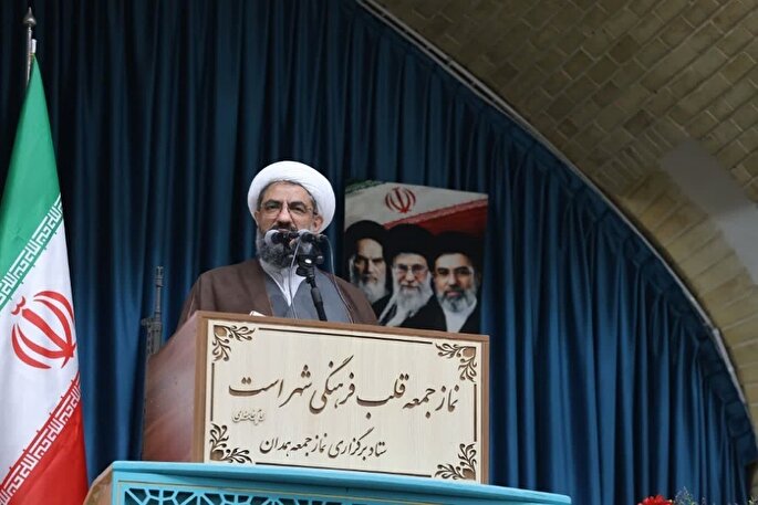 حضور مردم در تجمعات برای حفظ قرآن و کشور است