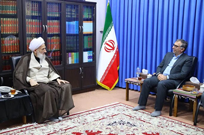 عکس | دیدار مدیرکل تعاون، کار و رفاه اجتماعی مازندران با نماینده ولی فقیه در استان