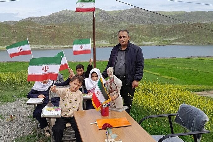 کلاس درسی بدون دیوار در نقطه صفر مرزی