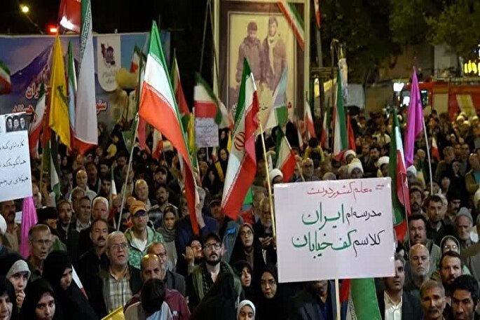 تجمع مردم انقلابی خراسان‌شمالی همچنان تداوم دارد
