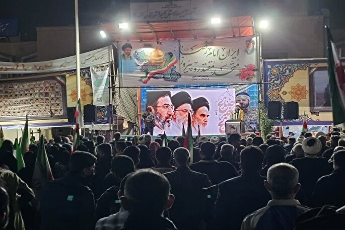 پرچم عزت ایران با وحدت شیعه و سنی افراشته می‌ماند