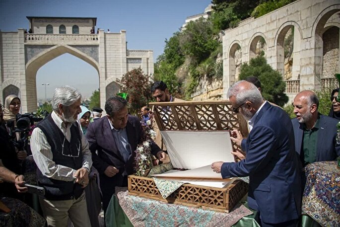 تجدید میثاق با هویت ۱۱ قرنی شیراز؛ مصحف جدید دروازه قرآن رونمایی شد