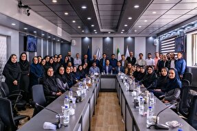 با همدلی و کار تیمی می‌توان بر مشکلات غلبه کرد