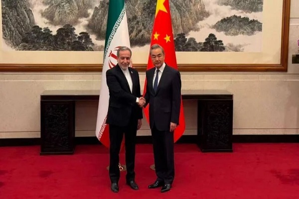 وزیر خارجه چین جنگ علیه ایران را غیرقانونی خواند
