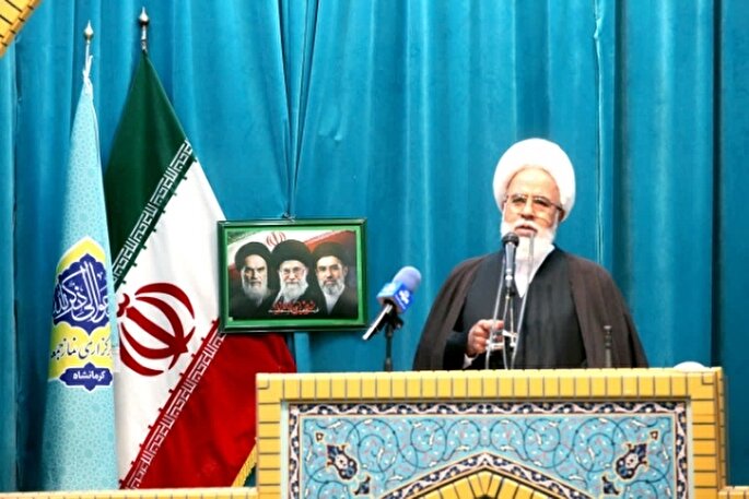 آینده «خلیج فارس» را بدون حضور سلطه‌گران رقم می‌زنیم