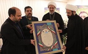 میثاق‌نامه دانشگاهیان به خانواده شهید لاریجانی تقدیم شد