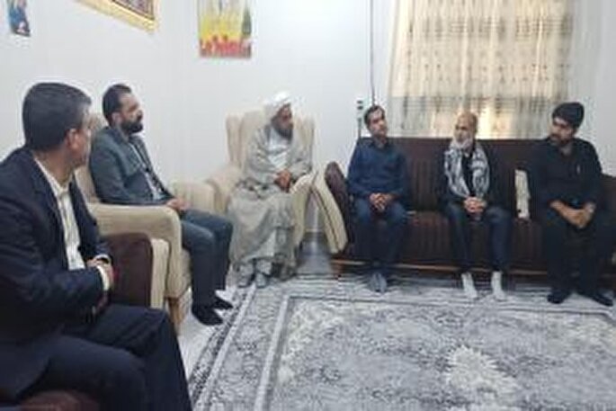 نماینده رئیس مجلس با خانواده دو شهید هرمزگانی دیدار کرد نماینده رئیس مجلس با خانواده دو شهید هرمزگانی دیدار کرد