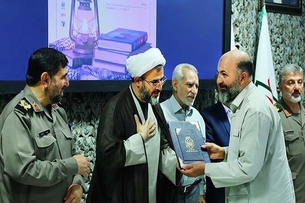کتاب «جمال و جلال رمان» در کتاب سال دفاع مقدس تقدیر شد