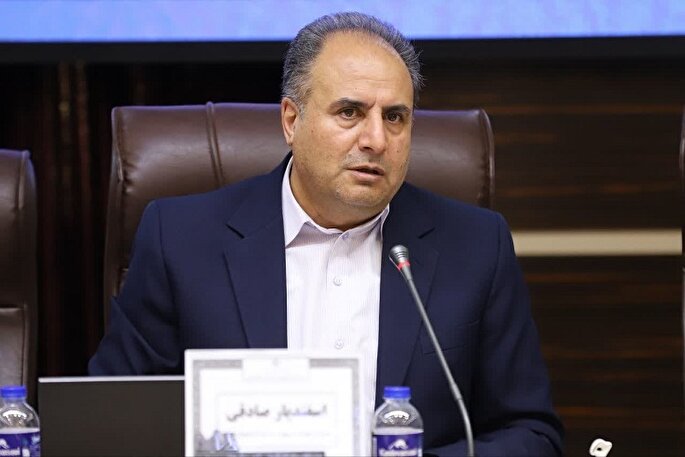 معلم، رکن اصلی تربیت نسل متعهد و متخصص است