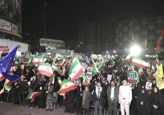 پرواز پهپادها در میدان ولی‌عصر(عج)؛ شبی متفاوت با روایتگری فعالان هوافضا