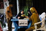 استمرار آموزش در پساجنگ؛ برگزاری کلاس‌های رفع اشکال در حاشیه تجمعات مردمی