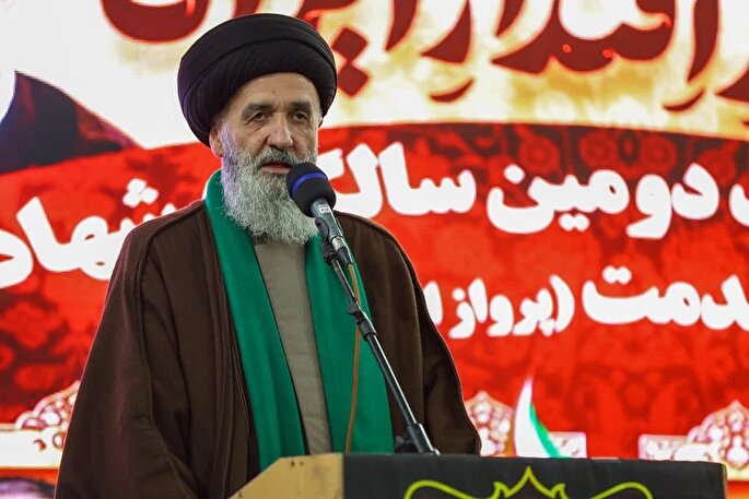 ملت ایران در برابر دشمنان هیچگاه زانو نخواهد زد