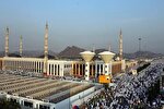 حضور گسترده زائران حج در مسجد نمره