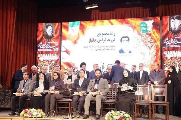 تجلیل از سه دانشجوی دانشگاههای کردستان در دهمین جشنواره ملی ایثار تجلیل از سه دانشجوی دانشگاههای کردستان در دهمین جشنواره ملی ایثار