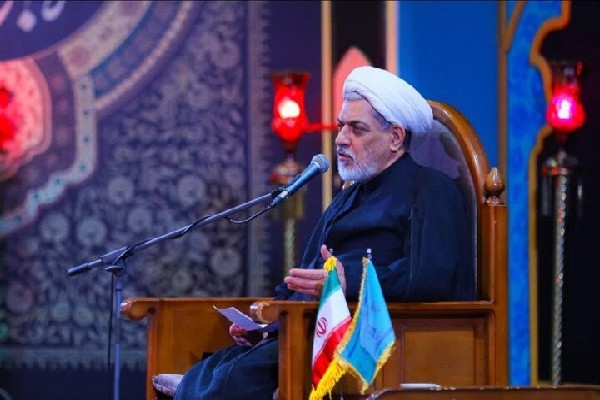 خوف الهی انسان را از افراط و تفریط نجات می‌دهد