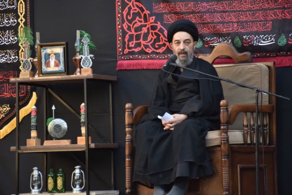 عزت حسینی، یک‌ مکتب و فرهنگ است
