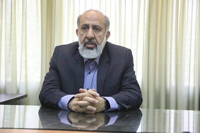 خداوند هر کسی را که ادعا داشته باشد امتحان می‌کند