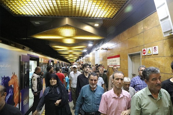 خدمات مترو به زائران حرم مطهر امام خمینی(ره)