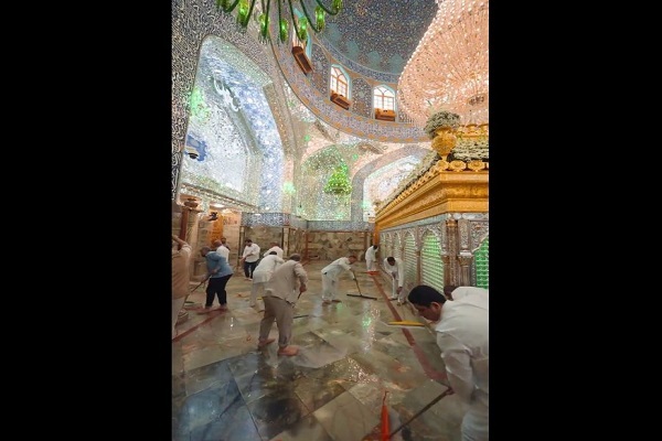 شست‌وشوی حرم امام علی (ع) + فیلم
