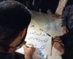 ثبت زنده شعارها و دلنوشته‌های مردمی در قالب خوشنویسی در تجمع‌های شبانه مردم