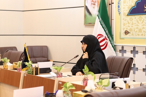 نمایشگاه «بانوی ایرانی» در حوزه خواهران افتتاح شد