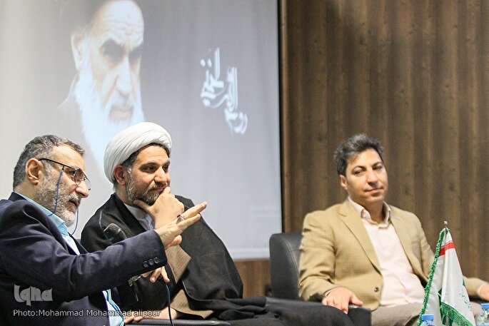 امام خمینی(ره) صدای تاریخی ملت ایران بود