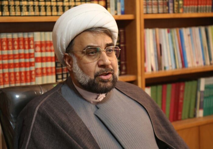 بعد علمی و فقهی رهبر شهید اعجاب‌آور است