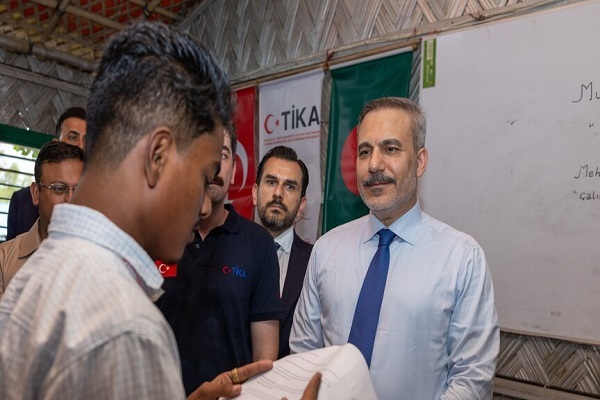 بازدید وزیر خارجه ترکیه از اردوگاه آوارگان روهینگیا در بنگلادش