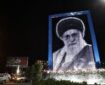 بزرگ‌ترین نماد شهری رهبر شهید در قم نصب شد