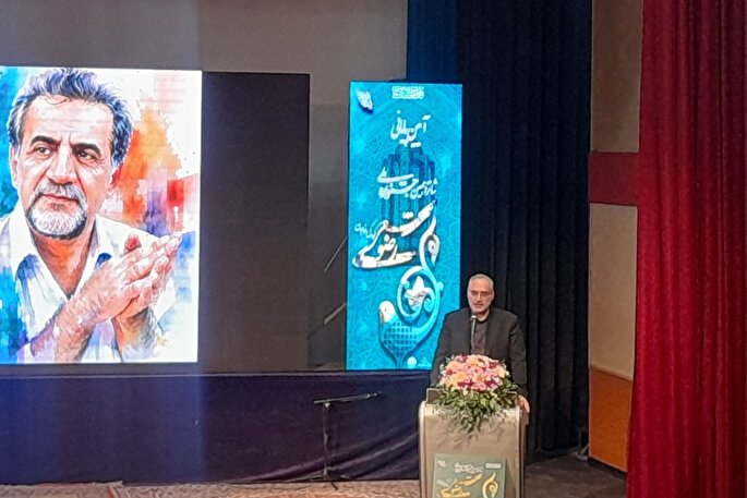 رمز ماندگاری ادبیات فارسی اتکا به آموزه‌های قرآن کریم بوده است