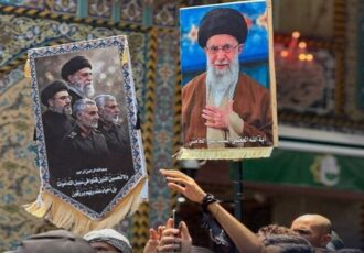 عراق در تدارک تشییع رهبر شهید در نجف و کربلا