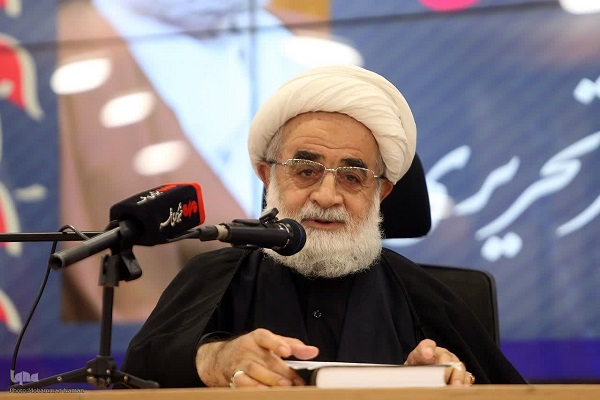 ایمان به خدا با گرایش قلبی به طاغوت قابل جمع نیست