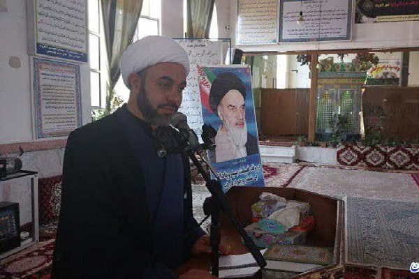 حفظ وحدت ملی و تبیین پیام عاشورا مهمترین وظیفه امروز جامعه است حفظ وحدت ملی و تبیین پیام عاشورا مهمترین وظیفه امروز جامعه است