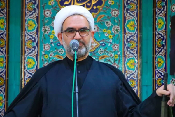 ایثار و ولایت‌مداری را در همه ابعاد زندگی اجرا کنیم